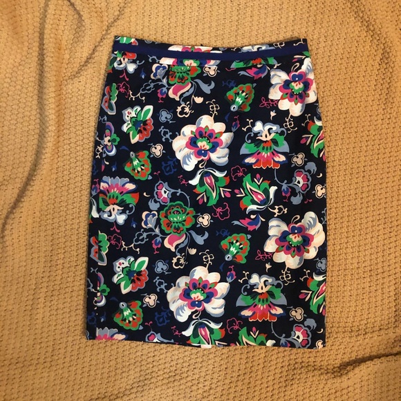 Boden Dresses & Skirts - BODEN navy print skirt size 6 R